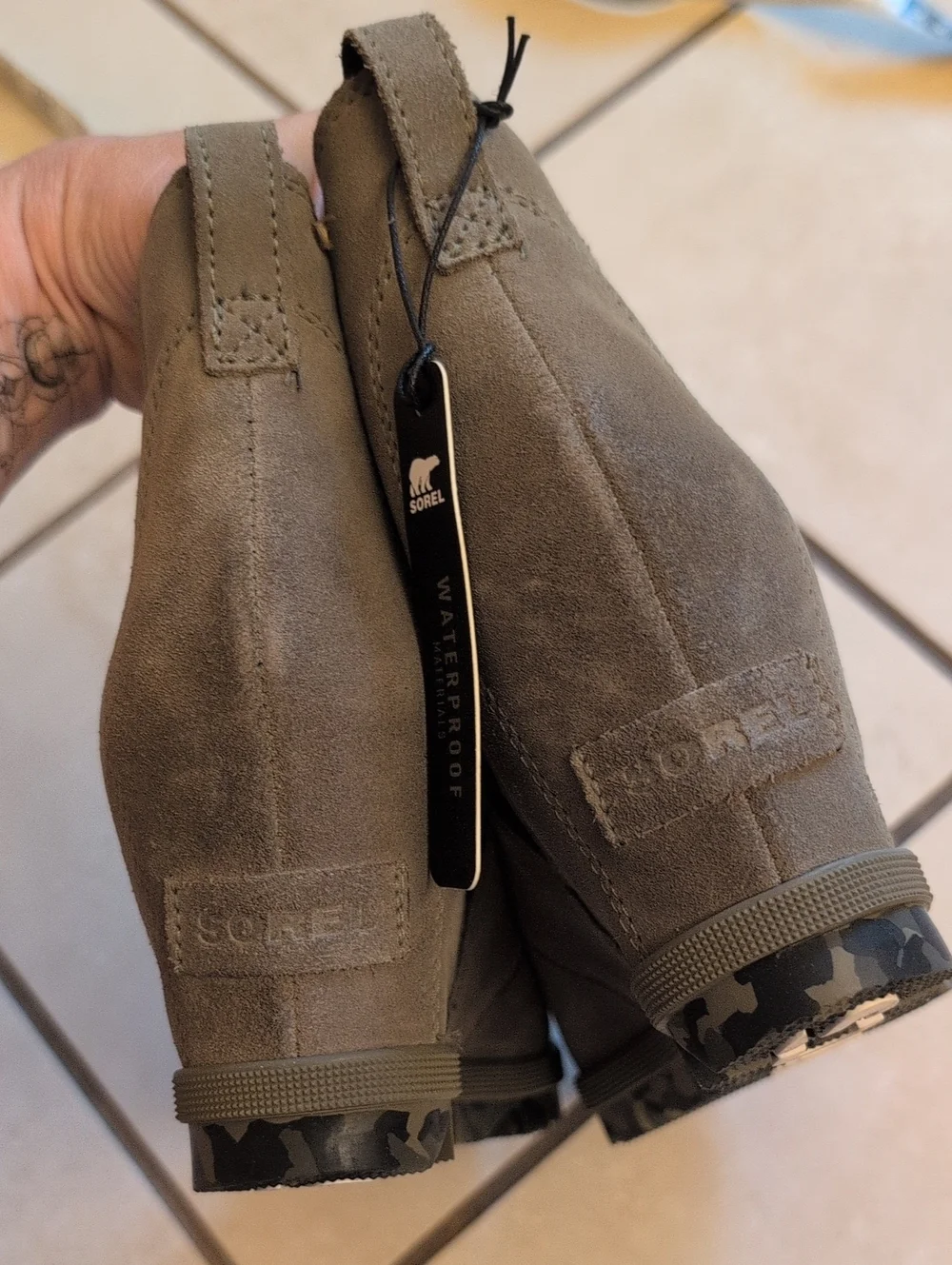 NWT Sorel Joan of Arctic Boots Gray Nubuck Chelsea Bootie Hidden Wedge Suede 8.5